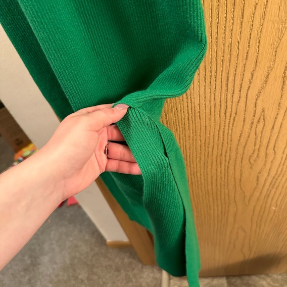 Ribbed Sleeveless Sweater Dress 💚 - Picture 3 of 5